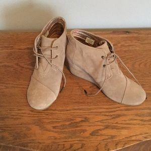 NEVER WORN! TOMS Desert Wedge Bootie